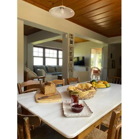 4-bdrms Bright Apartment