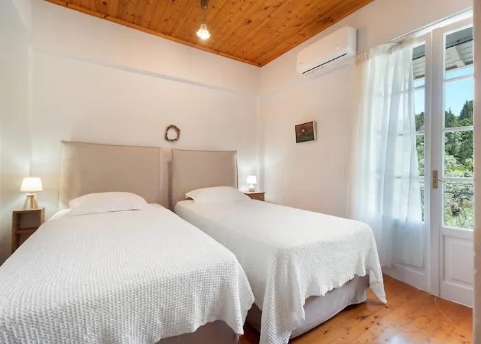 4-bdrms Bright Appartamento Katouna