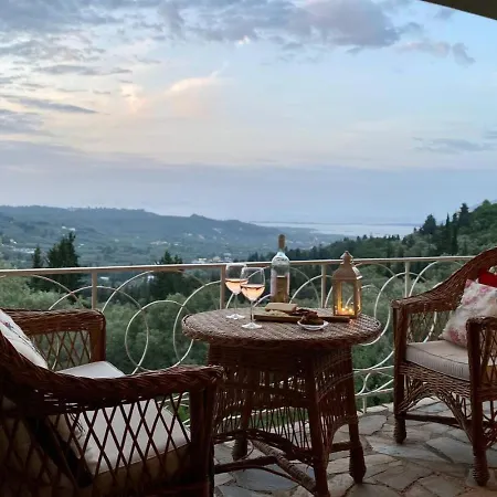 4-bdrms Bright Apartament Katouna