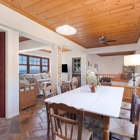 Apartament 4-bdrms Bright Katouna