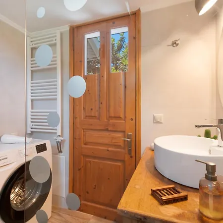 4-bdrms Bright Apartament