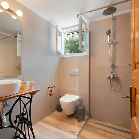 Apartament 4-bdrms Bright