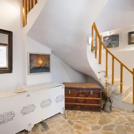 4-bdrms Bright Apartament