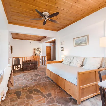 4-bdrms Bright Apartmán Katouna