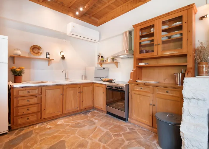 4-bdrms Bright * Katouna